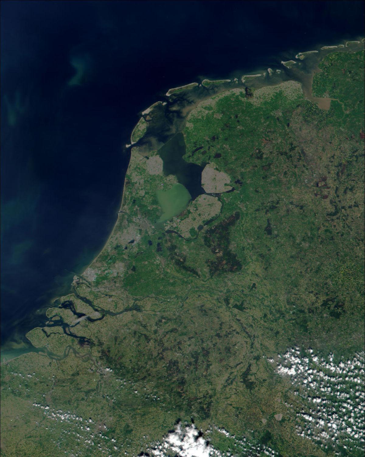 荷兰天空景观图